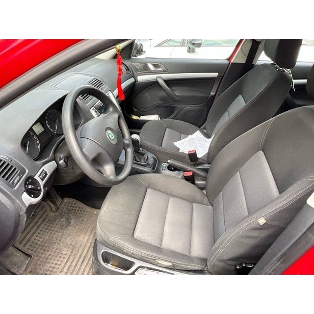 Skoda 1.9 TDI 105 Swiss  Adv. 4x4 Octavia Combi [SC]