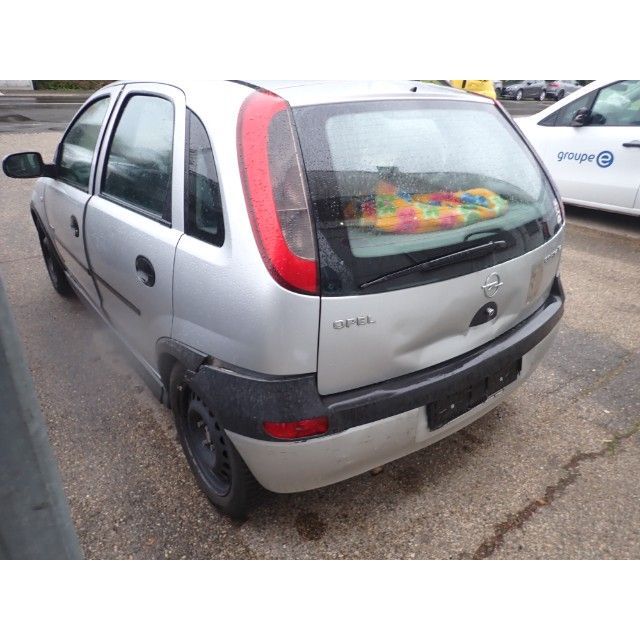 Opel 1.2i 16V Young Corsa [SC]