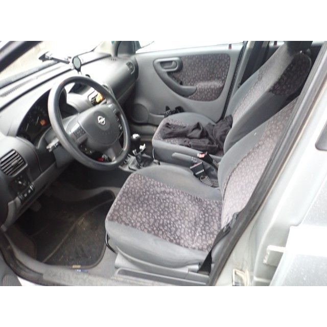 Opel 1.2i 16V Young Corsa [SC]