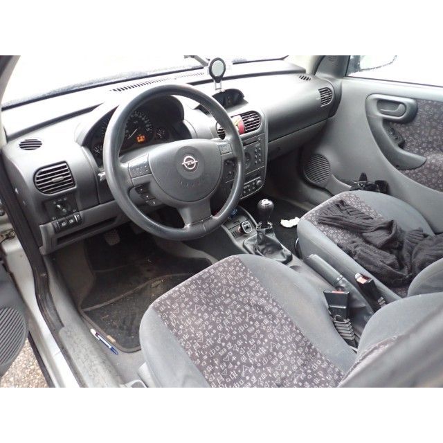 Opel 1.2i 16V Young Corsa [SC]