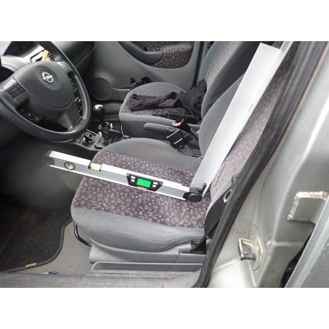 Opel 1.2i 16V Young Corsa [SC]