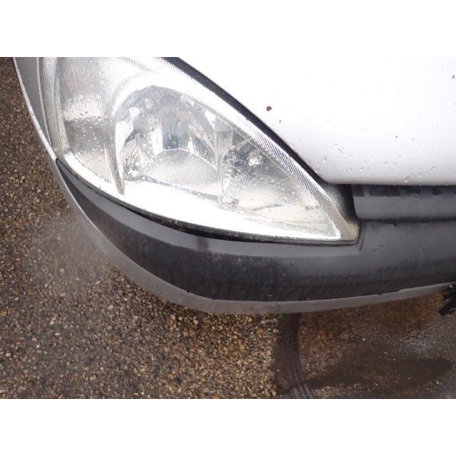 Opel 1.2i 16V Young Corsa [SC]