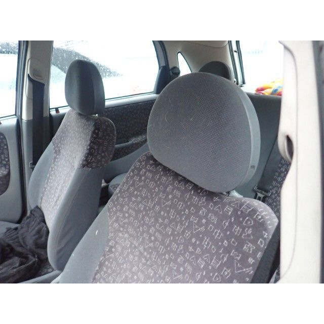 Opel 1.2i 16V Young Corsa [SC]