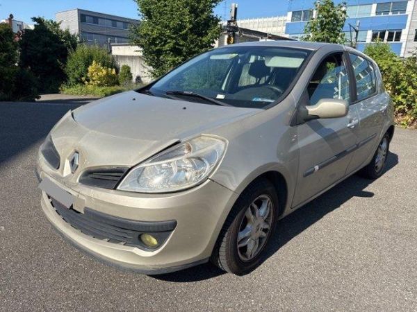 Renault 1.6 16V Privilège Clio [SC]