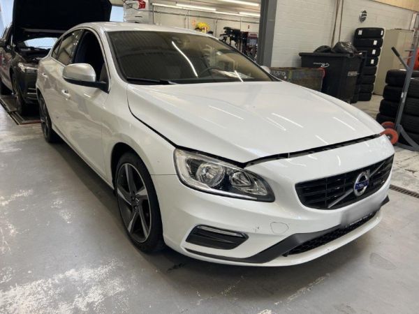 VOLVO S60 T3 Momentum RDesign Powershift, 150 PS [AZ]
