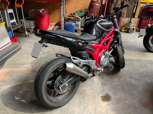 Suzuki 650 Gladius [SC]