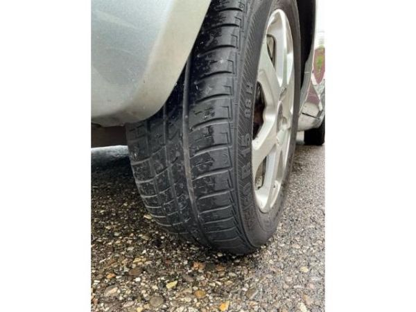 Toyota 1.3 16V Linea Luna Yaris [SC]