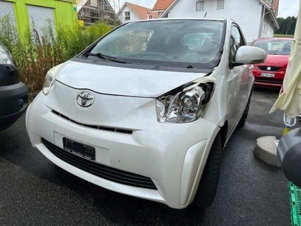 Toyota 1.0 VVTi Linea Terra iQ [SC]