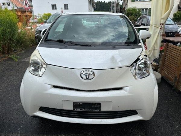 Toyota 1.0 VVTi Linea Terra iQ [SC]