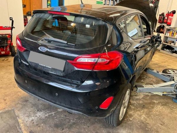 Ford Trend  MT Fiesta 1.0 EcoB  [SC]