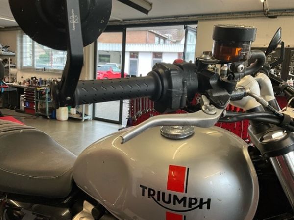 Triumph 900i ABS Street Twin [SC]