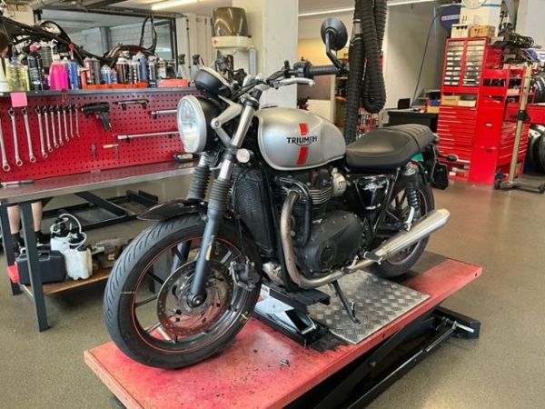 Triumph 900i ABS Street Twin [SC]