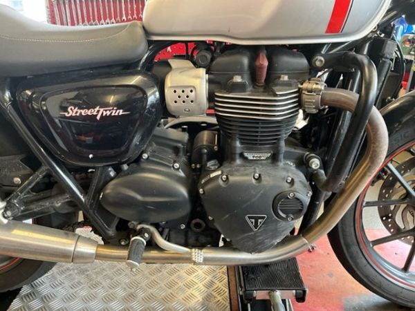 Triumph 900i ABS Street Twin [SC]