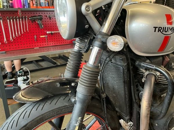 Triumph 900i ABS Street Twin [SC]