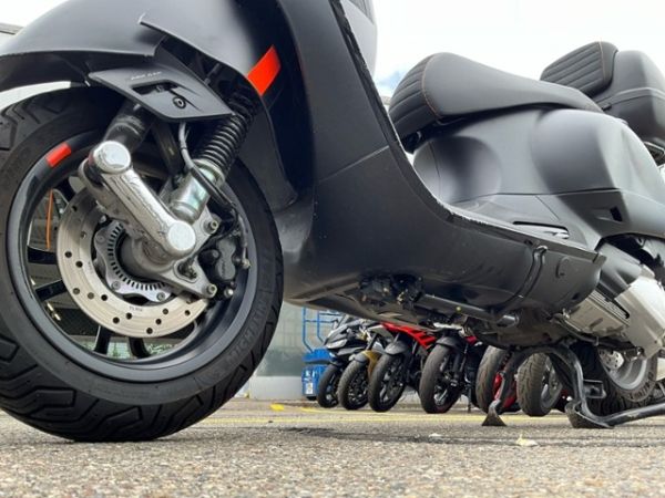 Piaggio ABS/ASR Vespa 300 i.e.GTS Super [SC]