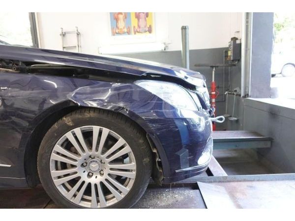 MERCEDESBENZ E 250 CGI BlueEfficiency Automatic, 204 PS [AZ]