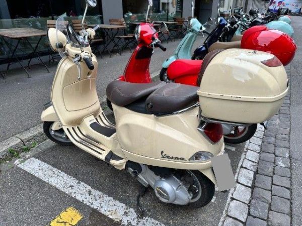 Piaggio Via della Moda Vespa 125 LXV [SC]