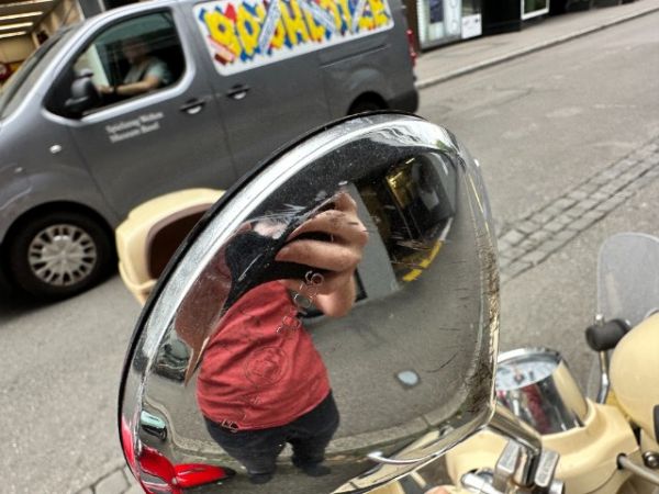 Piaggio Via della Moda Vespa 125 LXV [SC]
