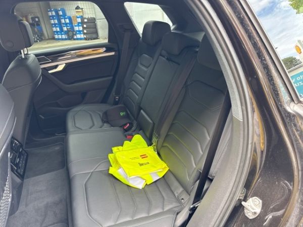 VW 3.0 V6 TSI RLine Touareg [SC]