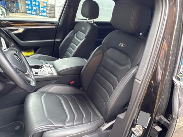 VW 3.0 V6 TSI RLine Touareg [SC]