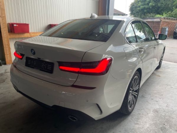 BMW 330e M Sport Baureihe 3 Lim. [SC]