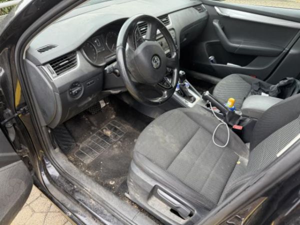 Skoda 2.0 TDI 150 Ambition DSG Octavia Combi [SC]