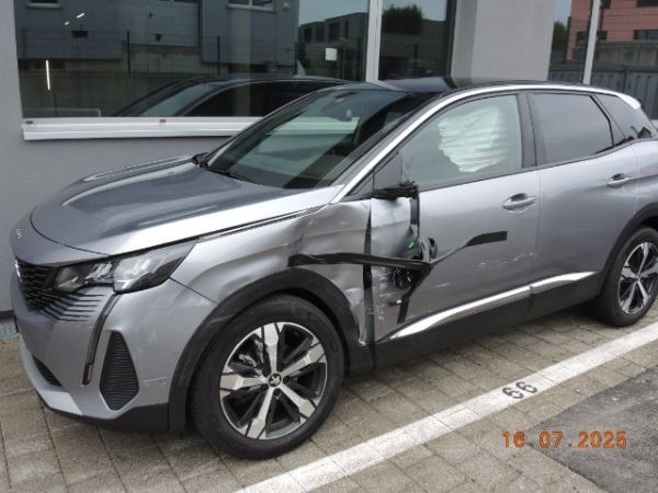 Peugeot 1.2 PT Allure Pack EAT8 3008 [SC]