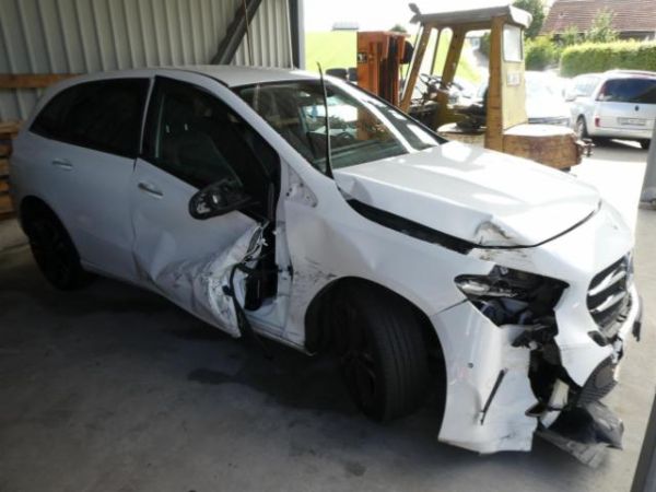 MercedesBenz B 200 Progressive BKlasse W247 [SC]