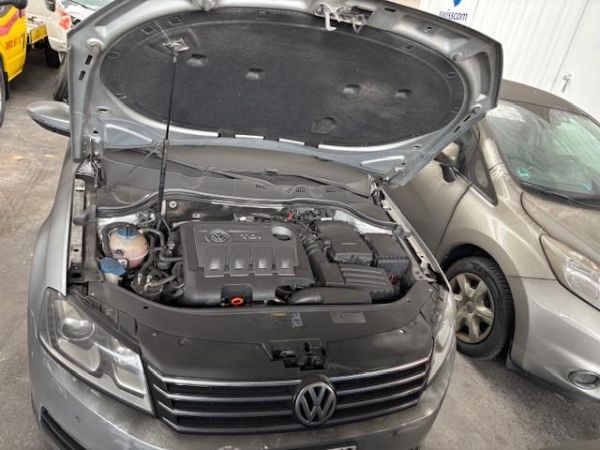 VW 2.0 TDI SCR BlueT Highl. DSG Passat Variant [SC]