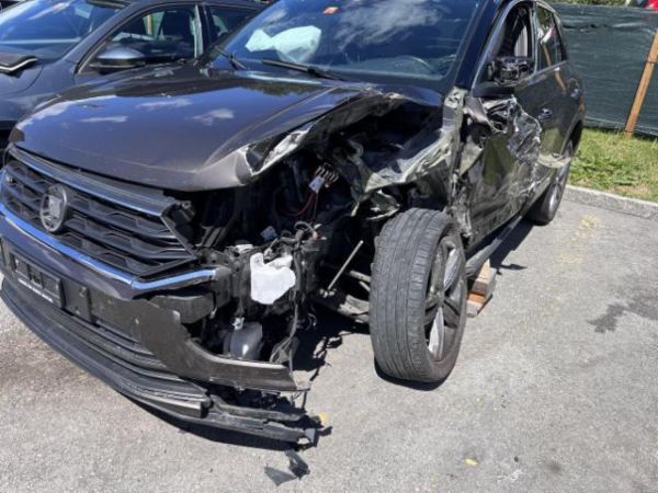 VW 1.5 TSI Sport DSG 4motion TRoc [SC]