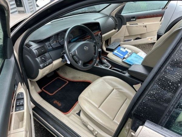 Opel 3.2i V6 24V Executive Omega [SC]
