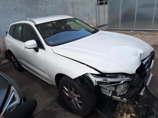 Volvo 2.0 B4 MH Momentum AWD XC60 [SC]