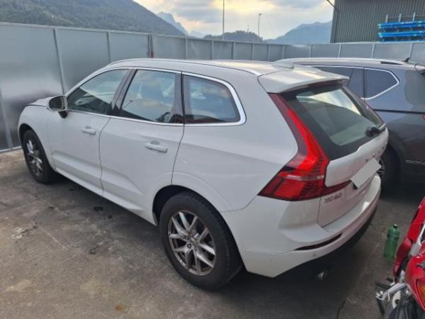 Volvo 2.0 B4 MH Momentum AWD XC60 [SC]