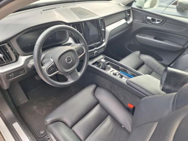 Volvo 2.0 B4 MH Momentum AWD XC60 [SC]