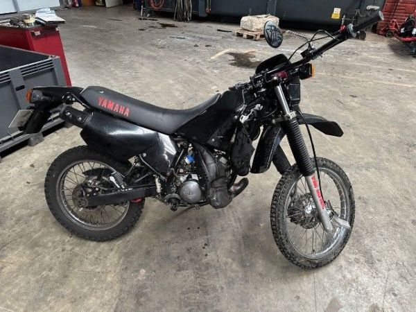 Yamaha Elektrostarter DT 125 RE [SC]