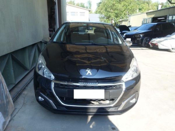Peugeot Limousine 208 [SC]