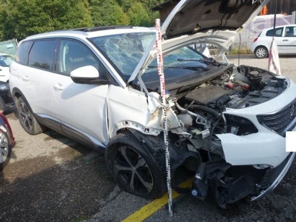 Peugeot SUV 5008 1.2 PURE TECH ALLURE [SC]