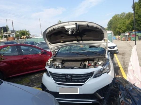Peugeot SUV 5008 1.2 PURE TECH ALLURE [SC]