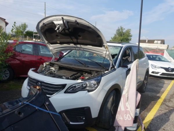Peugeot SUV 5008 1.2 PURE TECH ALLURE [SC]