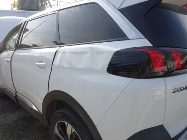 Peugeot SUV 5008 1.2 PURE TECH ALLURE [SC]