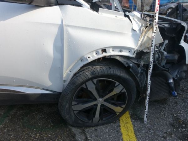 Peugeot SUV 5008 1.2 PURE TECH ALLURE [SC]