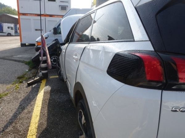 Peugeot SUV 5008 1.2 PURE TECH ALLURE [SC]