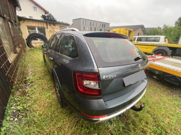 Skoda 2.0 TDI 184 4x4 DSG Octavia Scout [SC]