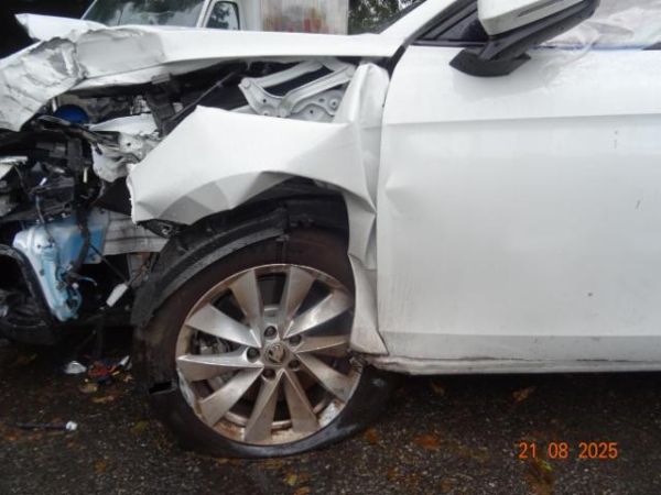 Skoda 2.0 TDI Selection 4x4 DSG Superb Combi [SC]