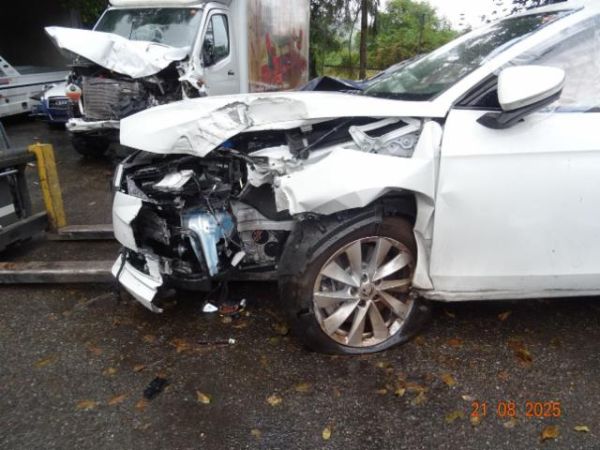 Skoda 2.0 TDI Selection 4x4 DSG Superb Combi [SC]