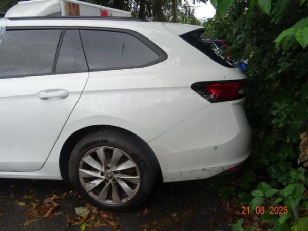 Skoda 2.0 TDI Selection 4x4 DSG Superb Combi [SC]