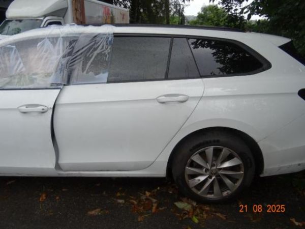 Skoda 2.0 TDI Selection 4x4 DSG Superb Combi [SC]
