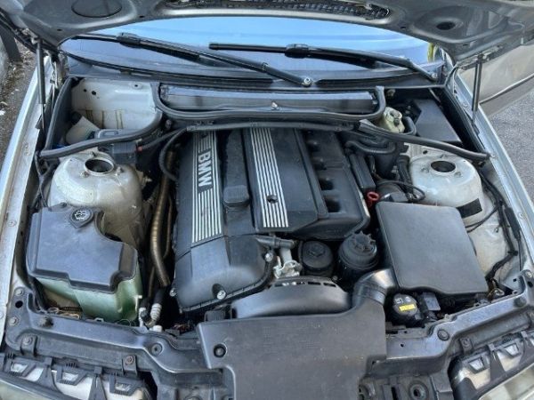 BMW 330i 3er Reihe E46 [SC]