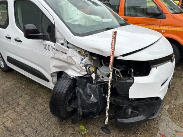 Toyota Kasten Active L1 50KWH PROACE CITY Van [SC]
