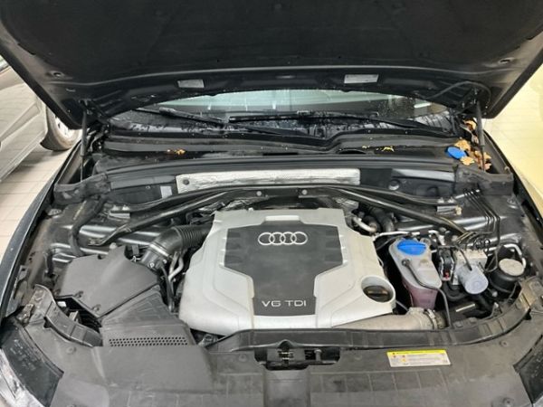 Audi 3.0 V6 TDI quattro STronic Q5 [SC]